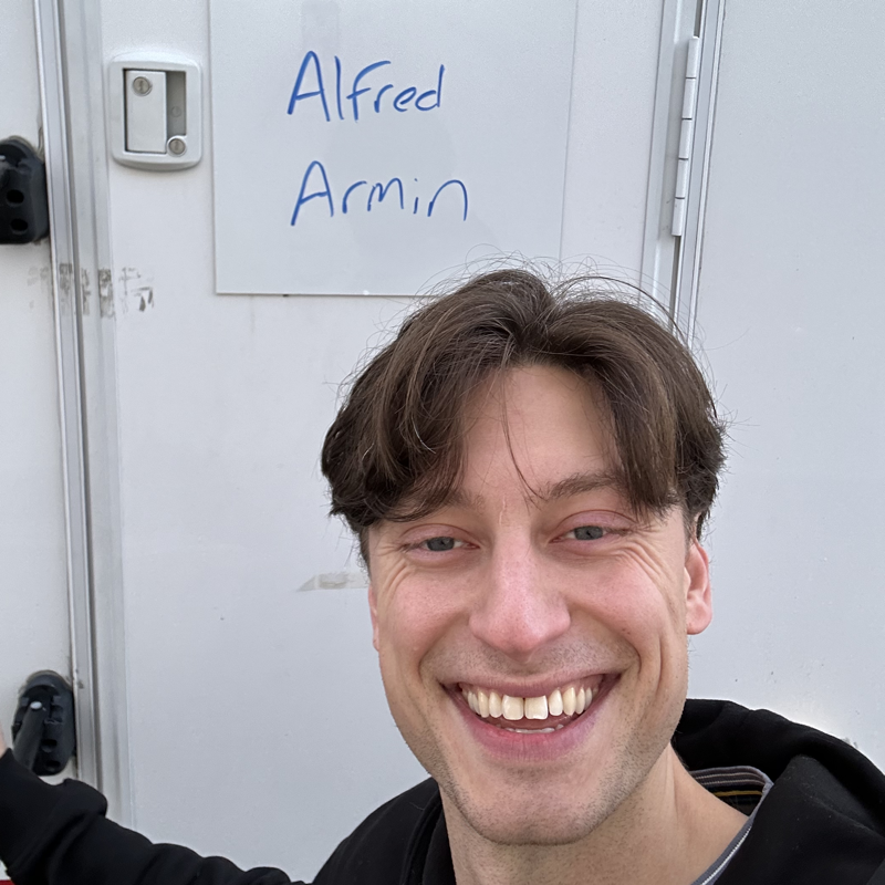 Aris, the actor who made Booked